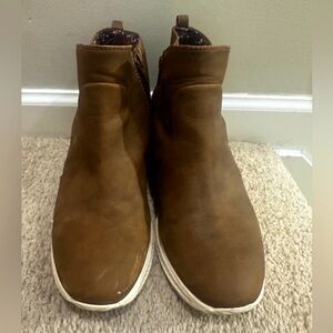 Baretraps brand brown mini boots